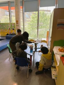 children playing jenga